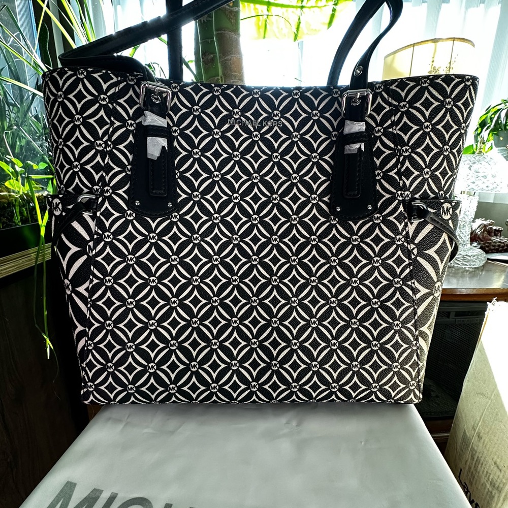 NWT - Michael Kors Voyager East West Tote